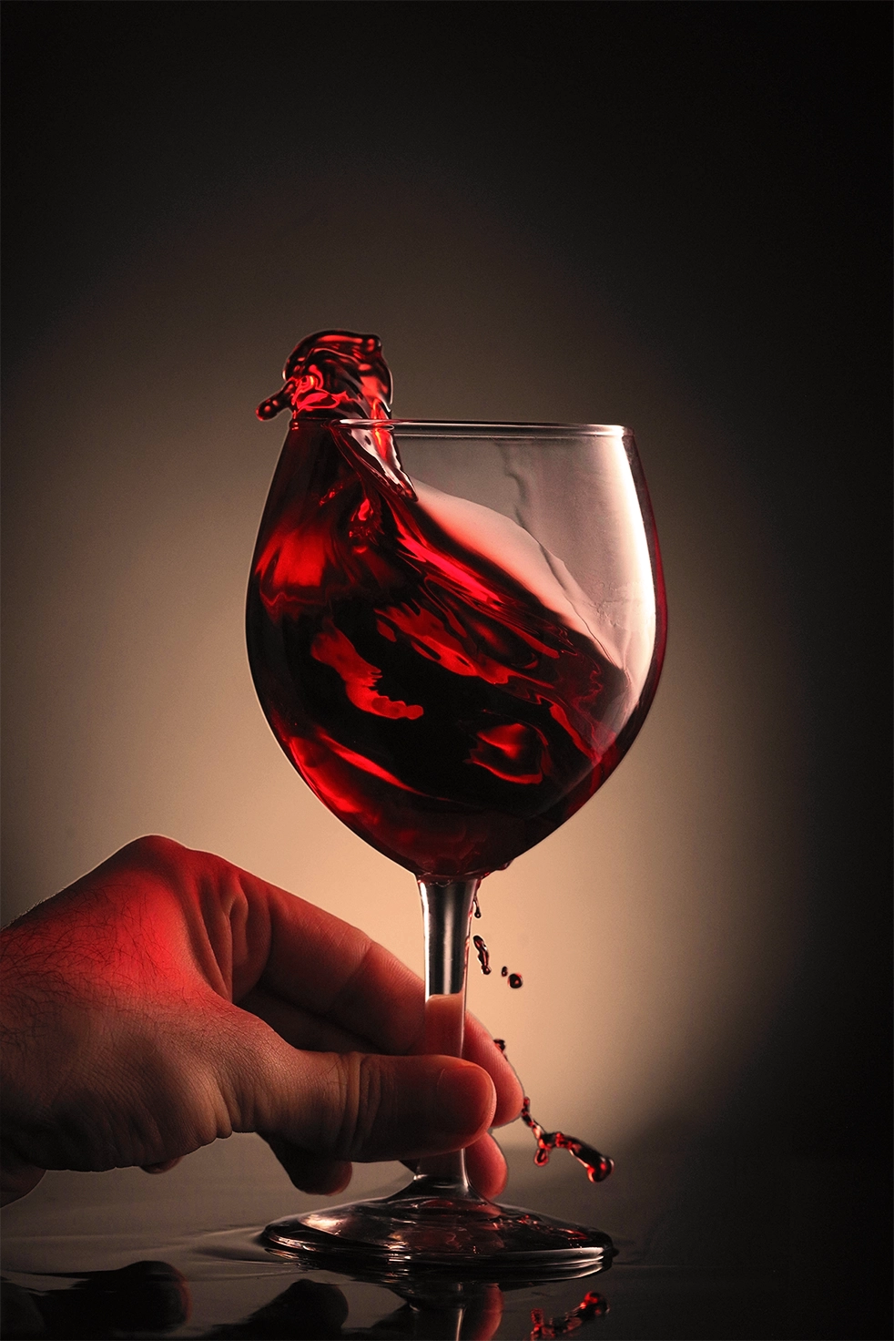 Copos de vinho tinto alinhados